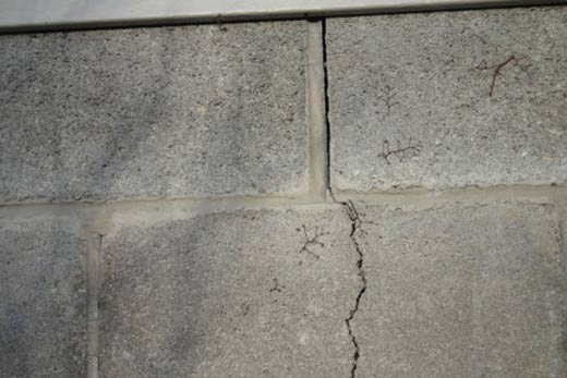 Fissure dans un mur de ciment  à Boucherville - TBL Construction