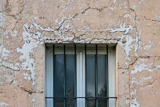 Foundation cracks near a window in Sherbrooke  - TBL Construction